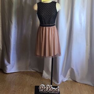 Sleeveless dress by SPEECHLESS lace top, tule skrt